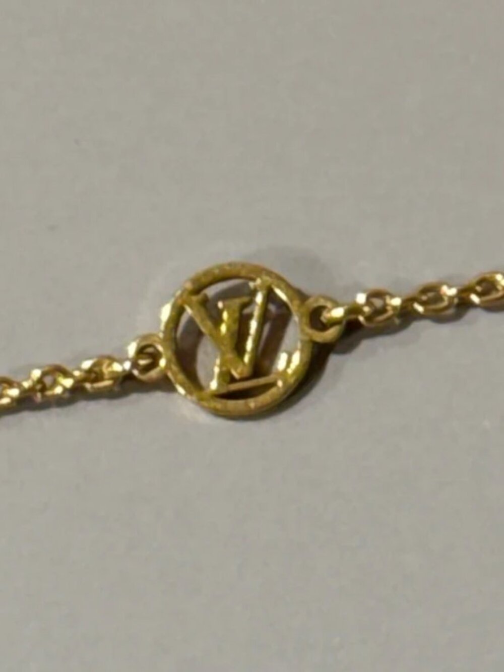 💛 Authentic Louis Vuitton Louisette Gold Charm Bracelet 💛 - Picture 5 of 15
